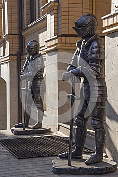 Sculpture of two medieval knights