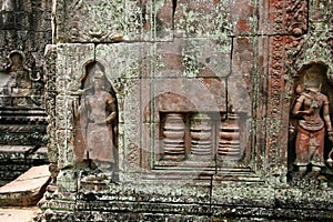 The sculptures in angkor wat of cambodia