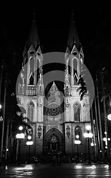 Se Cathedral seen at night.