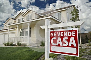 Se Vende Casa Spanish Real Estate Sign and House photo