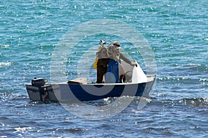 Sea diver ready to dive