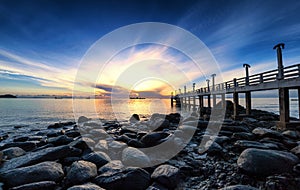 El mar muelle amanecer fotografía 