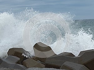 sea Splashing wavesstone