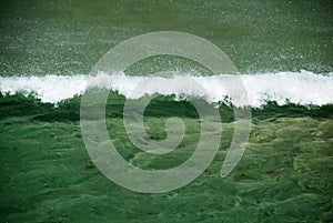 Sea wave overcomes contrary wind