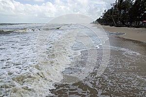 The sea waves are violent in the summer