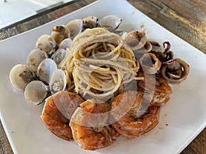 Seafood aglio olio