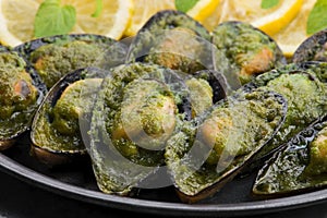 Seafood mussels with lemon and garlic