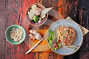 Seafood pad thai