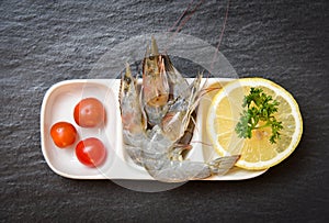 Seafood shrimps on cup / Fresh prawns ocean gourmet raw shrimp with tomato lemon