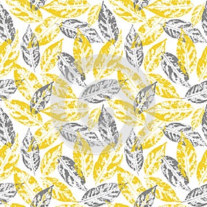 Seamless handcrafted pattern with autumn leaves. Vector grunge leafs print. Vector seamless pattern