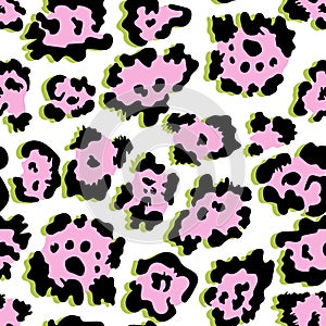 Seamless leopard fur pattern.