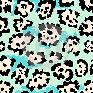 Seamless leopard fur pattern.