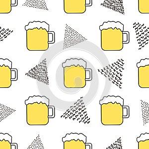 Seamless pattern with beer mug and triangles on the white background.