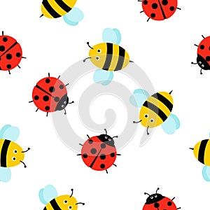 Seamless pattern with cute insects. bee, ladybug cartoon style