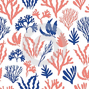Seamless pattern with marine plants, leaves and seaweed. Hand drawn marine flora in watercolor style. Vector