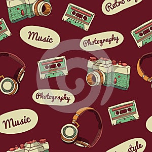 Seamless pattern in retro style. Camera, audio