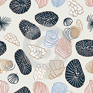 Seamless pattern with seashells. Vector background.