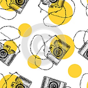 Seamless pattern with sketch retro camera