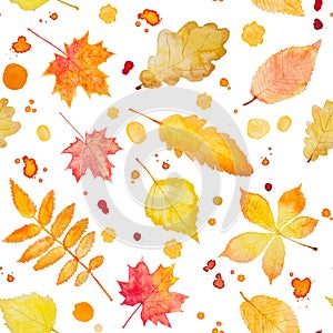 Seamless pattern with watercolor autumn leaves and splash.