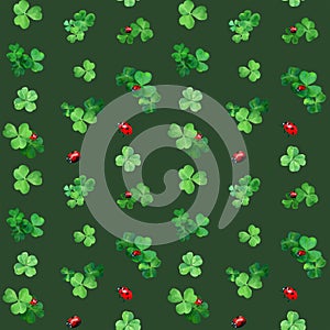 Seamless pattern with watercolor clover and ladybugs. Spring decor with green grass and bugs