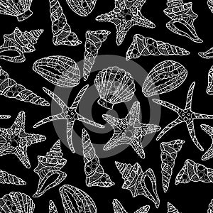 Seamless pattern in zen art style with conch shells and starfish on black background