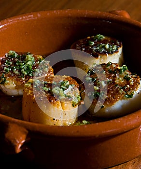 Seared scallops with chives