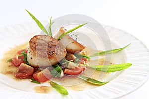 Seared scallops salsa