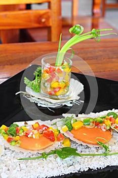 Seared scallops with tropical salsa