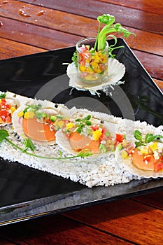 Seared scallops with tropical salsa