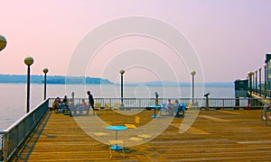 Seaside restaurant at evening in Seattle, Washington, USA mai 9, 2019 Downtown Seattle,Sit on the sea