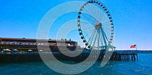 Seattle, Washington, USA mai 5, 2019 . Seattle waterfront Pier 55 and 54. Downtown view from ferry