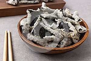 Seaweed snack fried with glutinous rice