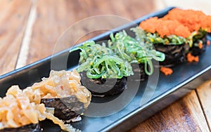 seaweed sushi with mixed sushi set