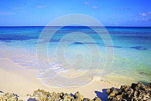 Secluded turquoise beach in Aruba, Caribbean Blue sea, Duth Antilles