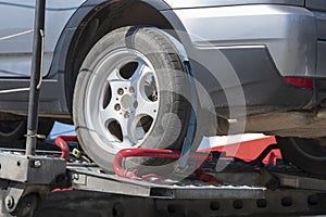 Securing the load of a car transporter