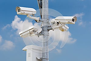 Security cameras in an outdoor housing and control unit
