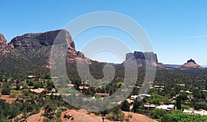 Sedona landscape with peaks and plateaus