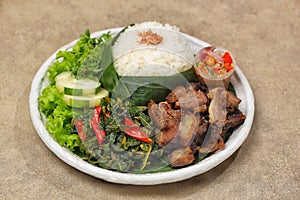 Sei sapi served on round plate