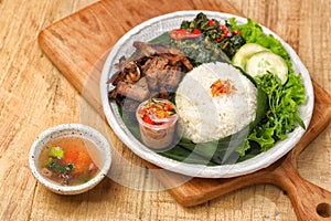Sei sapi served on round plate