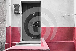 Selective desaturation of a red wall