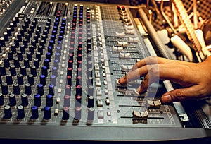 Selective focus finger sound tuning of sound mixer