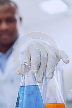 Selective focus of lab flasks with chemical liquid
