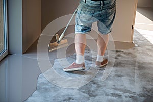 Self-leveling epoxy. Leveling with a mixture of cement floors photo