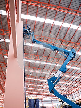 Self propelled scissor lift for maintenance factory