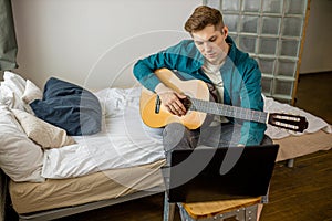 Self-taught man want to learn new melody for playing guitar