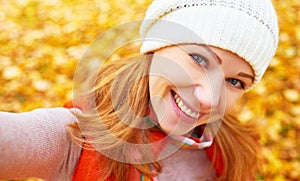 Selfie. beautiful woman photographing themselves outdoors in aut