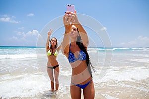 Selfie smartphone girls beach