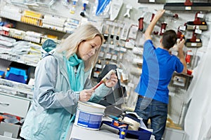 Seller demonstrating paint roller to buyer