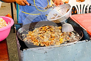 The seller is fried and cooking mussel can be seen by street food