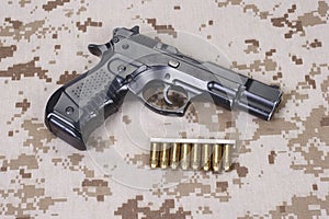 Semi-automatic handgun